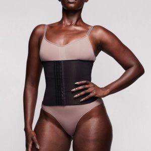 SKIMS Waist Trainer Onyx Black XS NWOT